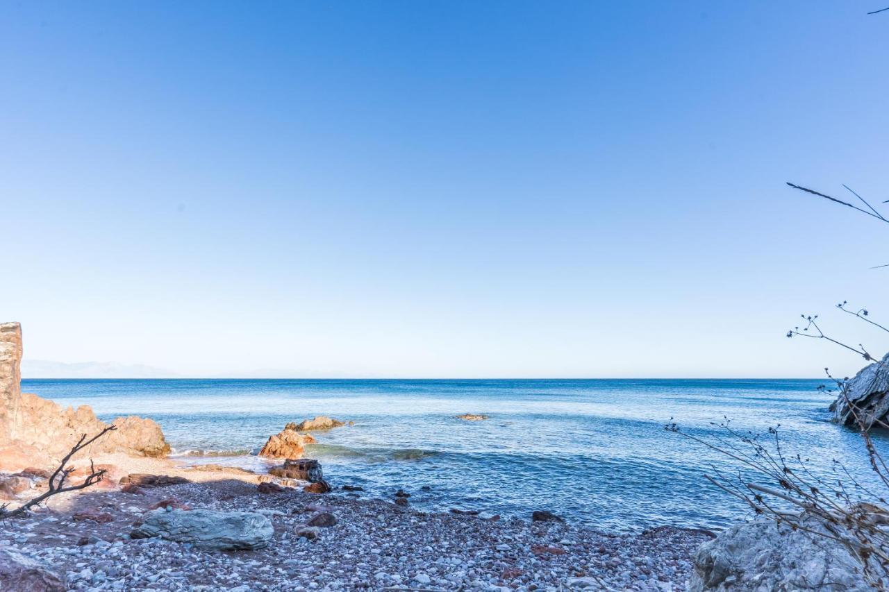 Seafront Studio With Direct Beach Access Koróni Buitenkant foto