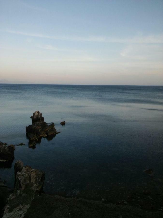 Seafront Studio With Direct Beach Access Koróni Buitenkant foto